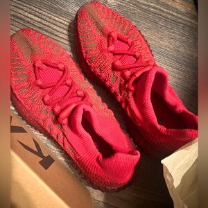 Red slared Yeezy comfortable